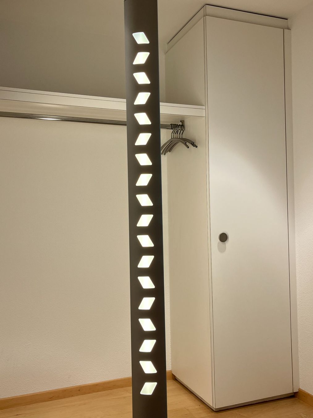 Lampen: Designer-Stehlampe Aluminium matt – Gebraucht aus Baden von die_9vf9 1