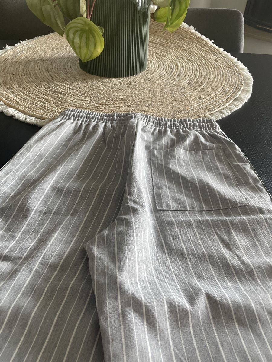 Pantaloni: Pantalon gris et blanc, taille S – Nuovo (secondo la descrizione) da Bussigny venduto da Z.seller 4