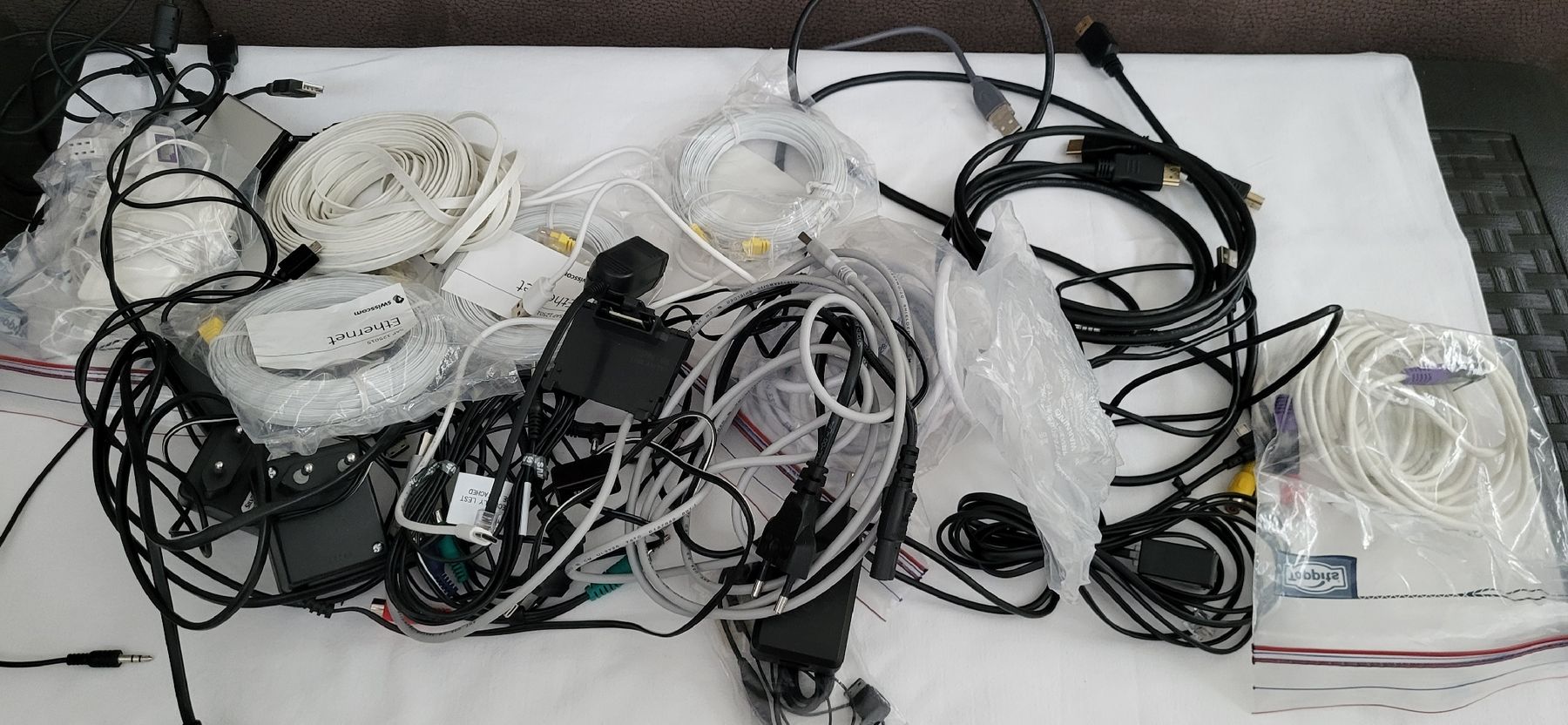 Cavi: Div. Kabel, Adapter etc. (ca. 2kg) – Usato da Spiez venduto da Lotta2