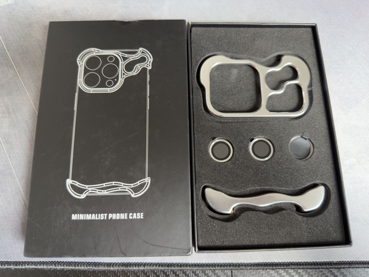 Apple Coques & Protection écran: MINIMALIST iPHONE CASE – Neuf (Voir description) à Winterthur par sujan2112