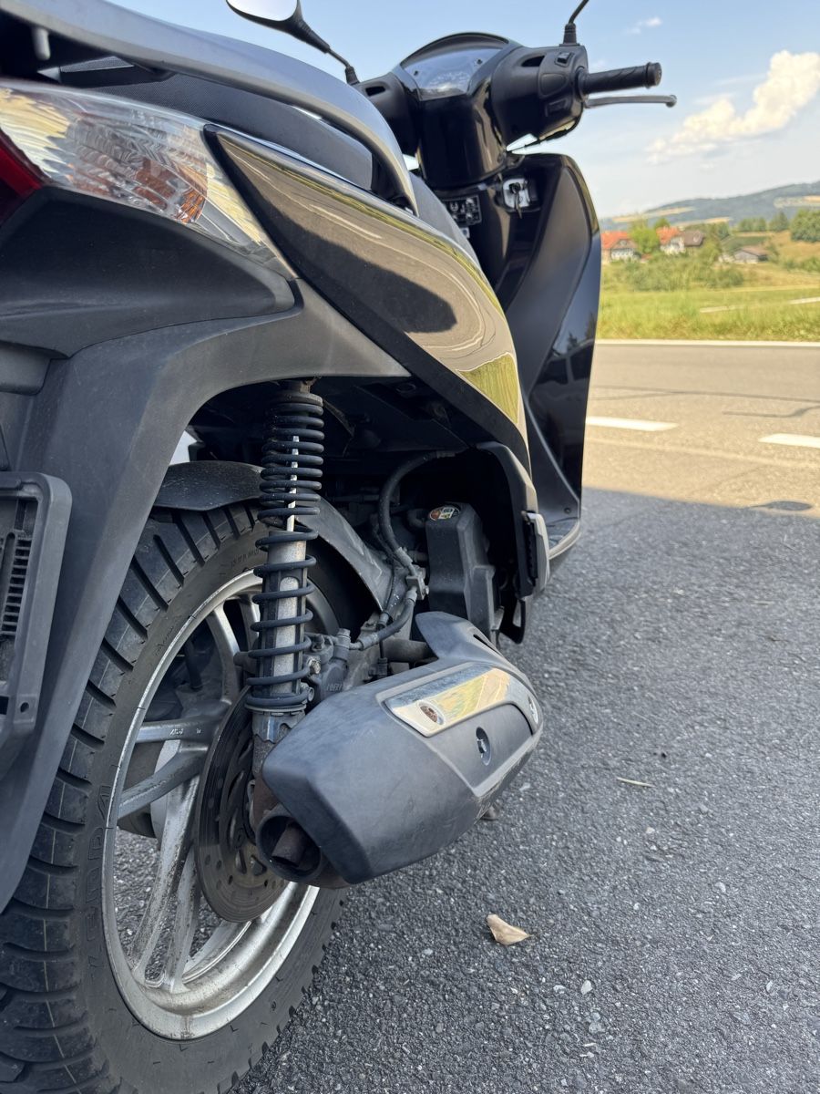Honda Strada: Roller Honda SH125i defekt – Difettoso da Köniz venduto da fab_g7cq 3
