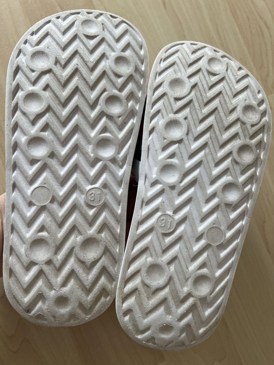 Tommy Hilfiger Schuhe für Jungen: TOMMY HILFIGER Pantoletten, Gr. 31 – Gebraucht aus Siebnen von dte_9kmw 1