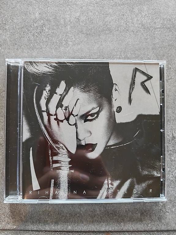 CD: CD Album Rihanna - Rated R – Usato da Winterthur venduto da Fabian2707 1