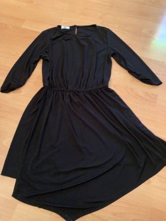 Jolie robe noire I am taille M ou 38