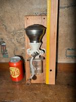 Antike Kaffeemühle zur Wandmontage Holz Glas guter Zustand