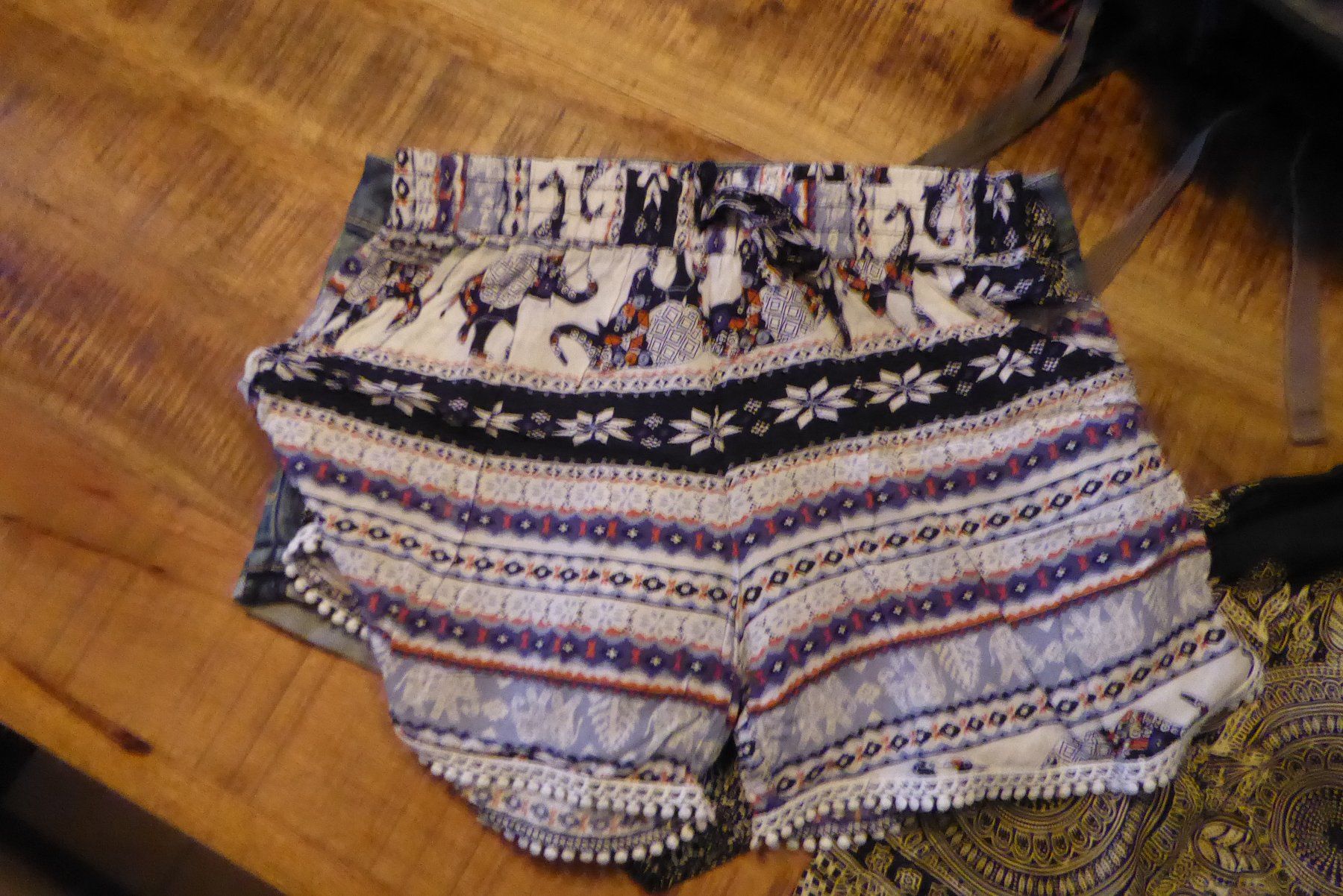Lotti di vestiti: 4 Kurze Sommer Hosen Gr S Zebra QS ect – Usato da Sargans venduto da Benziner 5