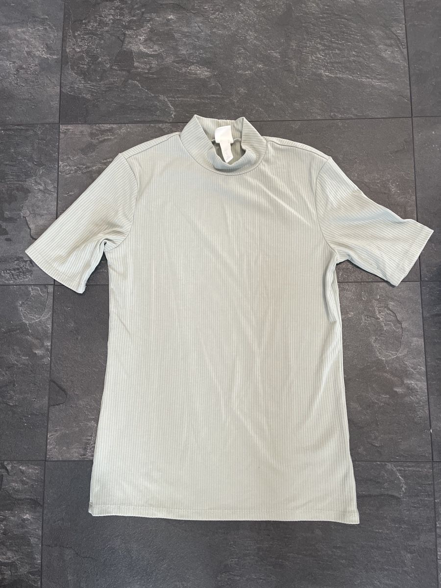 H&M T-Shirts: Helles Rollkragenshirt – Gebraucht aus Dinhard von Tatjjj