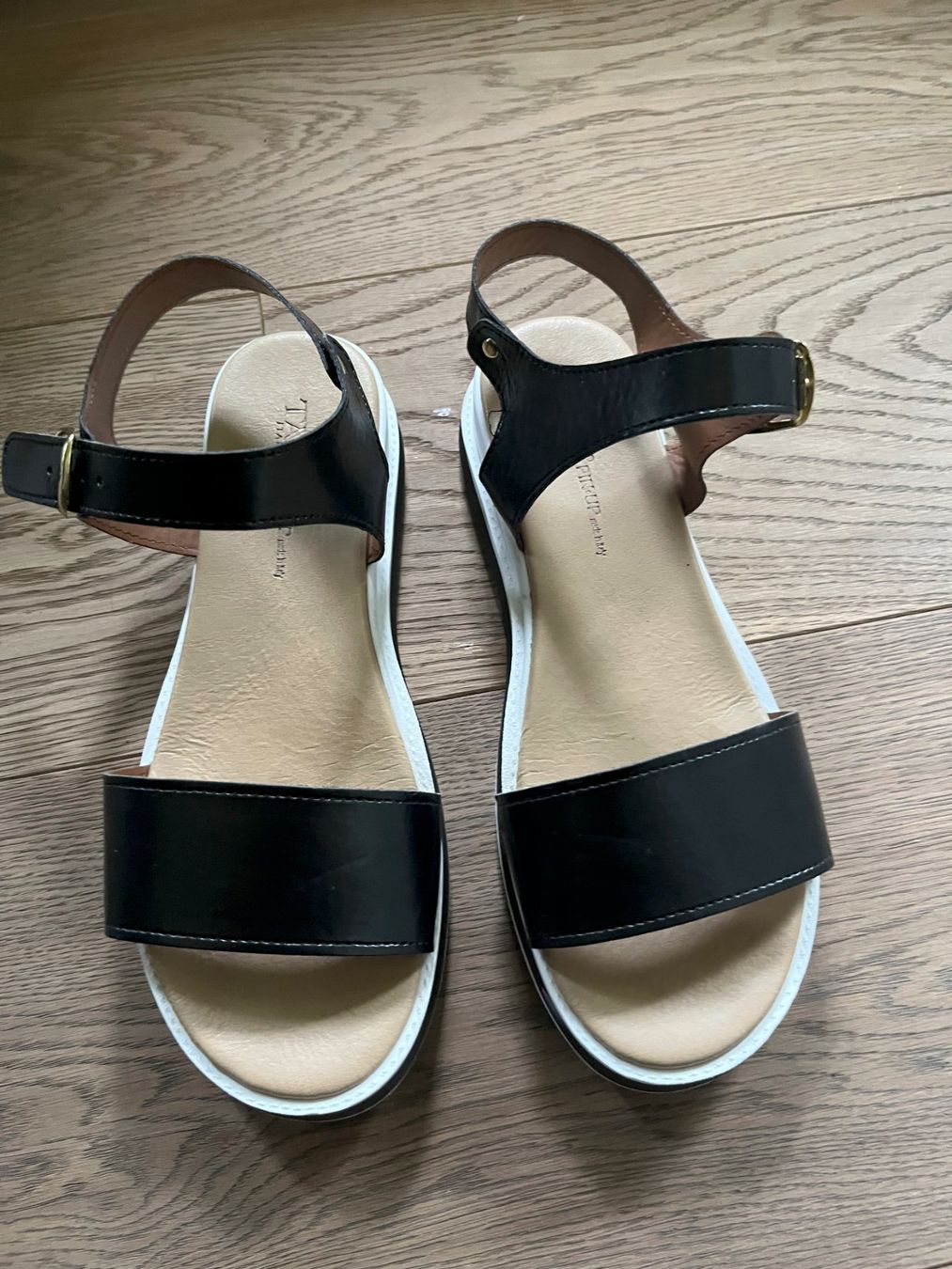 Damenschuhe: Sandales femme 40 – Gebraucht aus Biel-Bienne von Doriskoloris