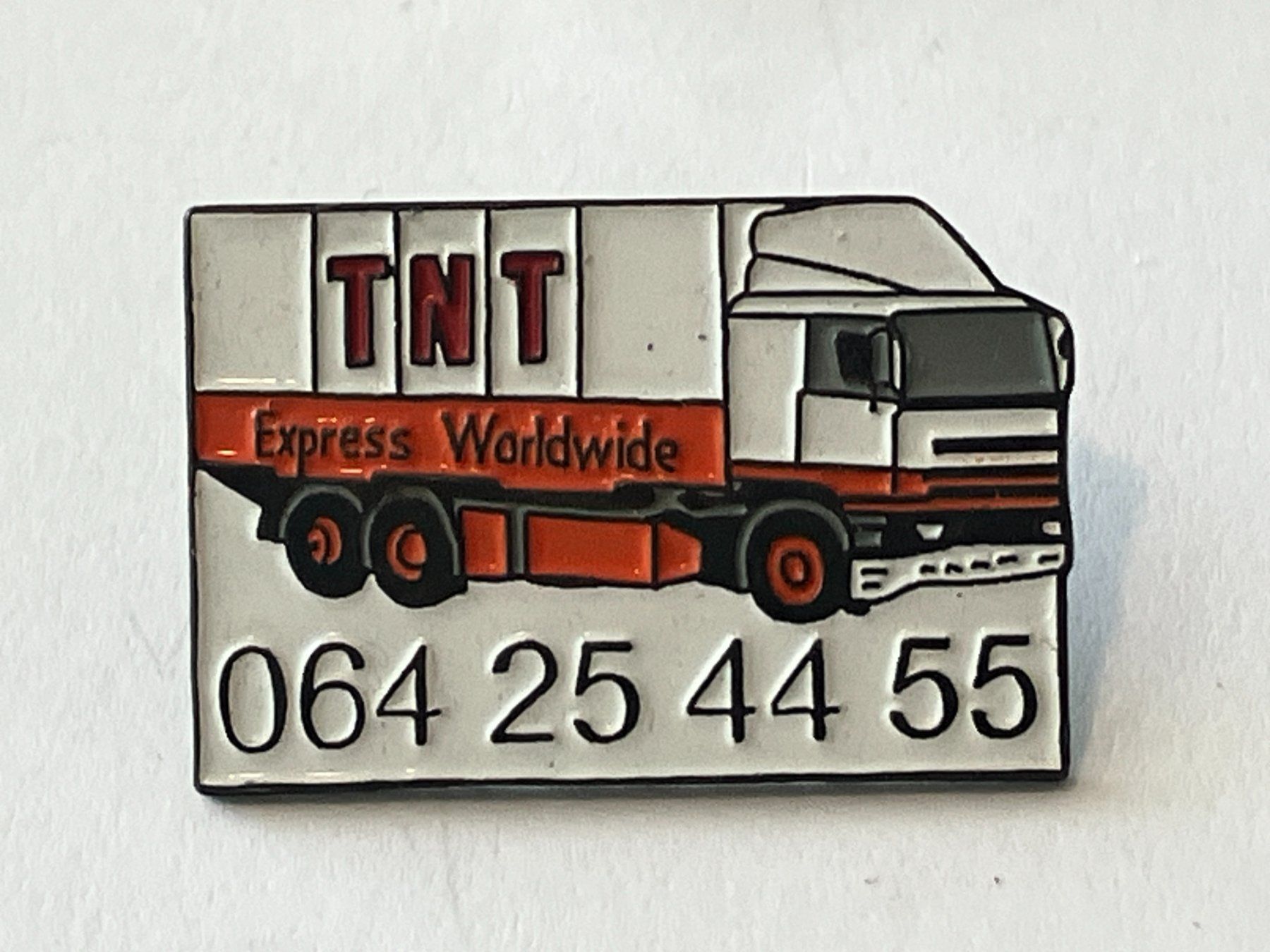 Placchette & Badge: 1 Pin TNT Express Worldwide – Usato da Basel venduto da djwwpp