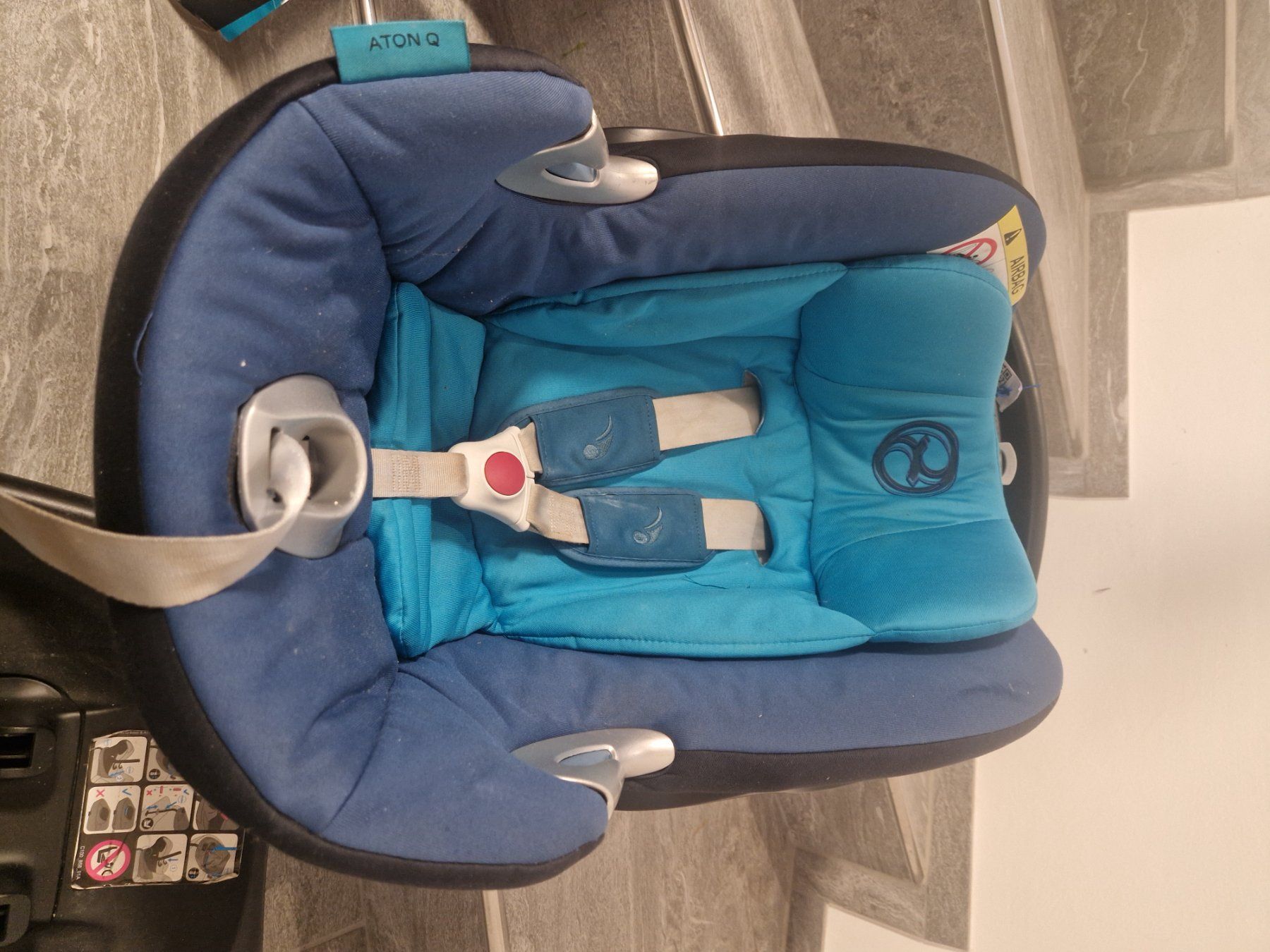 Seggiolini per auto: Isofix Station mit Babysitz – Usato da Erlenbach im Simmental, venduto da Simu082 2