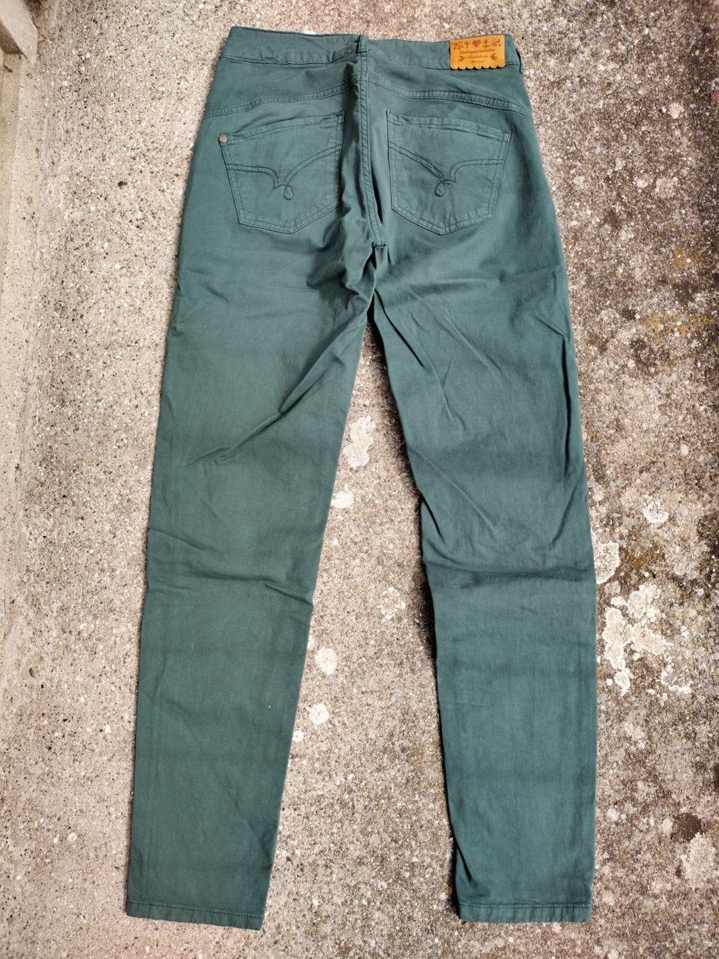 Pantaloni: Blutsgeschwister Damenhose Grün Gr. M – Usato da Bern venduto da vodabine 4