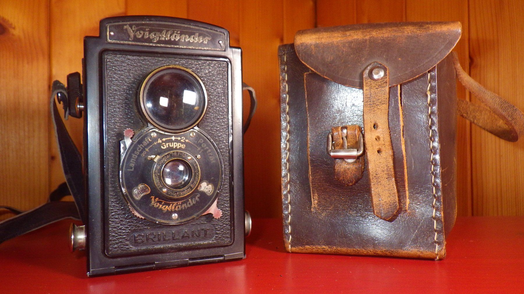 Voigtländer Fotocamera: Vogtländer brillant TLR avec étui – Usato da Corbeyrier venduto da SkinGraft