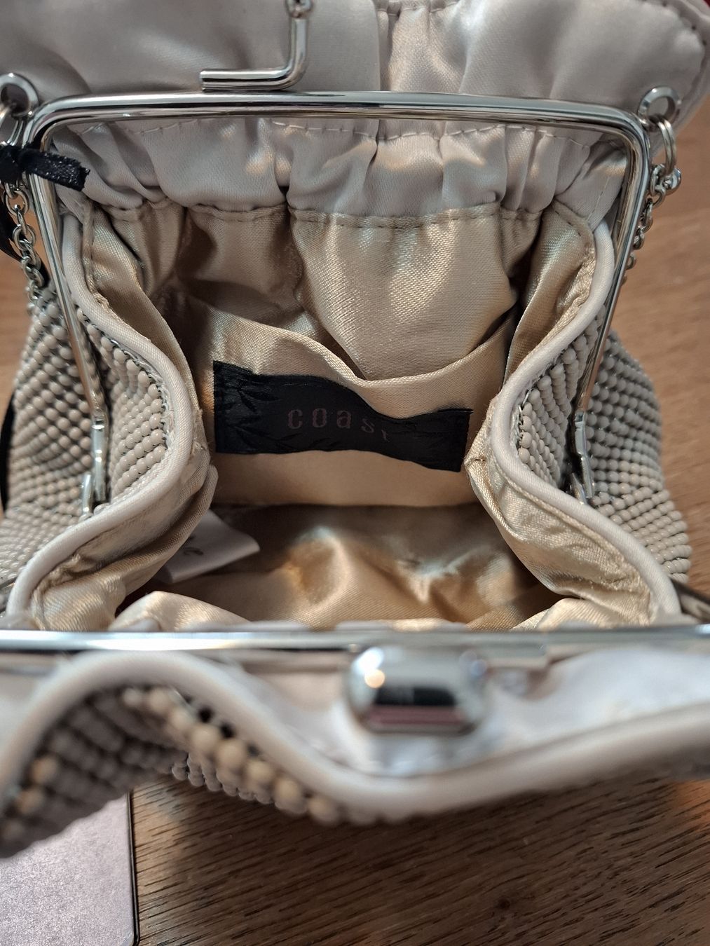 Borse da donna: Coast Handtasche Perlen-Design,  neu! – Nuovo (secondo la descrizione) da Nussbaumen AG venduto da bio_vd8q 4
