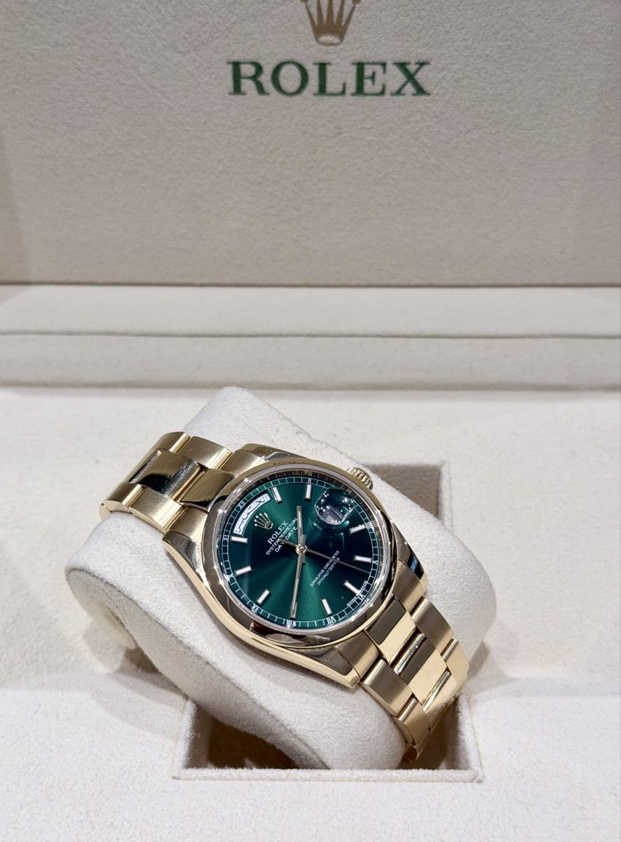 Rolex Orologi: Rolex Daydate 118208 Green Arabic Date – Usato da Zürich venduto da WATCHROOM 3