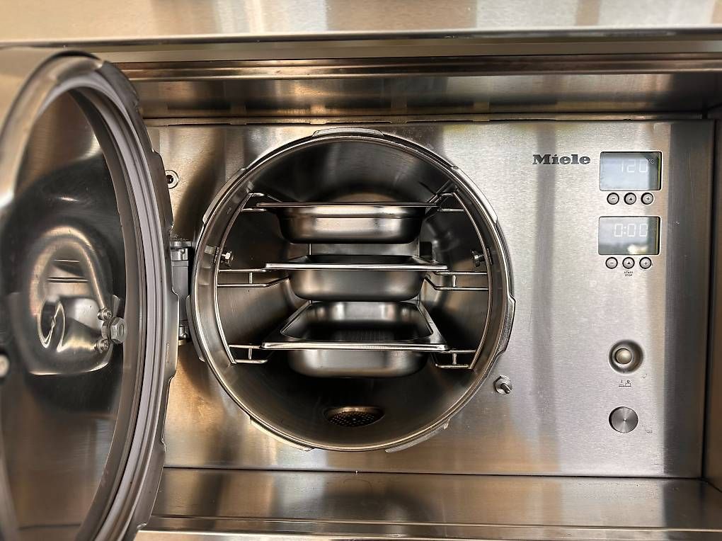 Miele Elettrodomestici da cucina: Profi Druckgarer / Steamer  Miele DG4064 – Usato da Hausen am Albis venduto da FamSpa