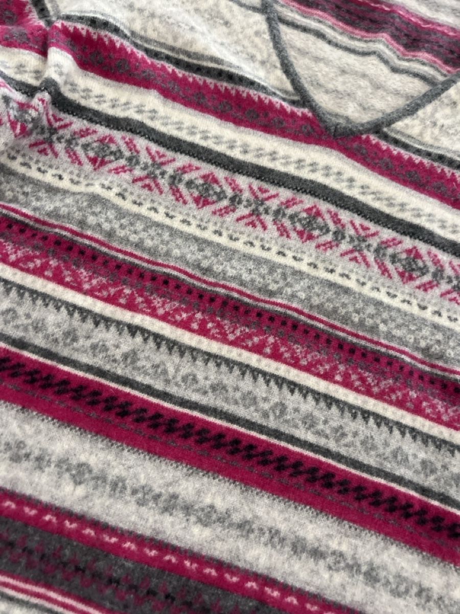 Madeleine Maglioni & Felpe: Madeleine Kaschmir Pullover, Grösse M, mit kleinem Loch – Usato da Oberuzwil venduto da DanaB01 1