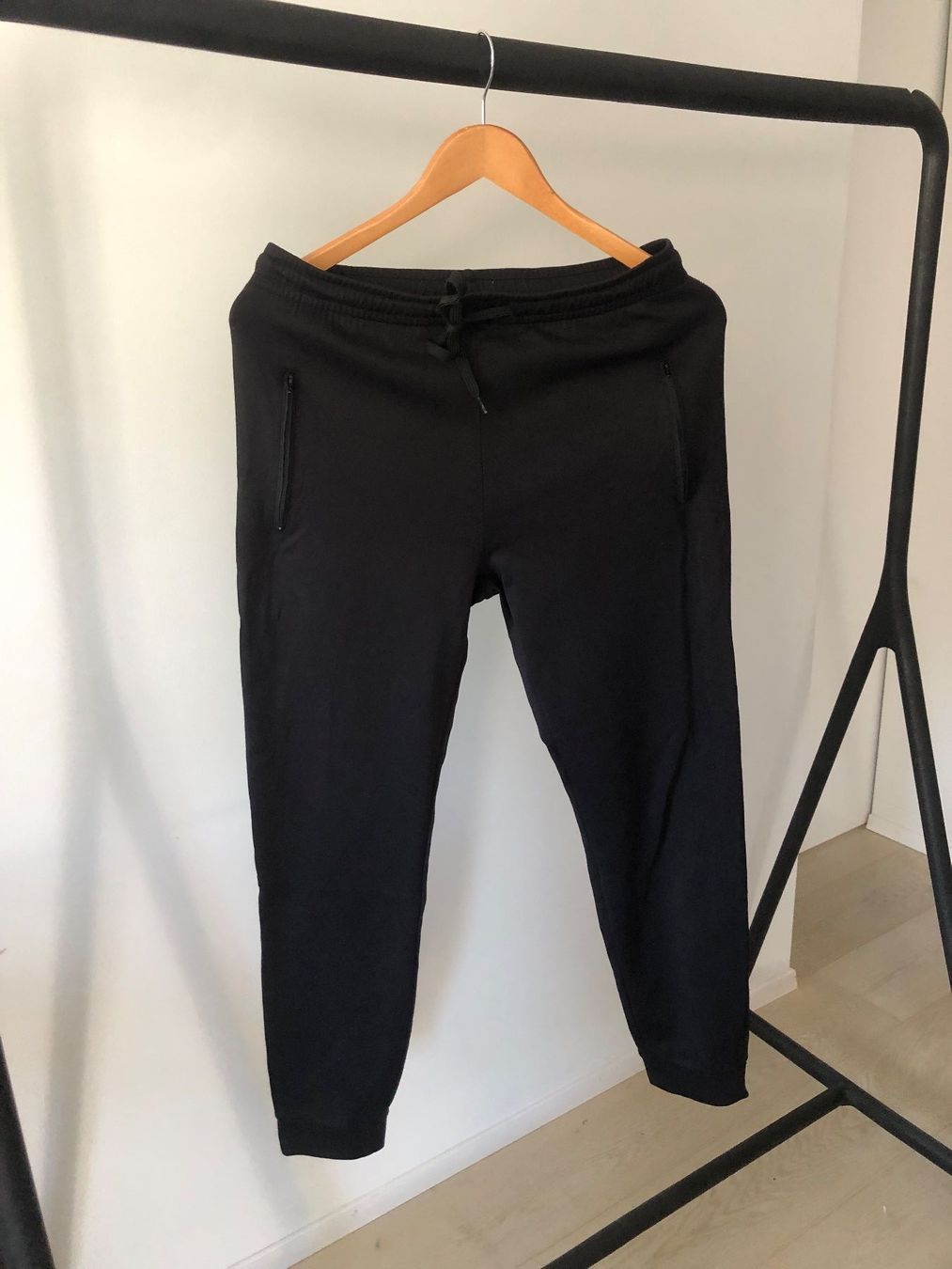 Hosen: Filippa K Soft Sport Hose, Gr. S. – Gebraucht aus Unterägeri von Lerchemeerenge