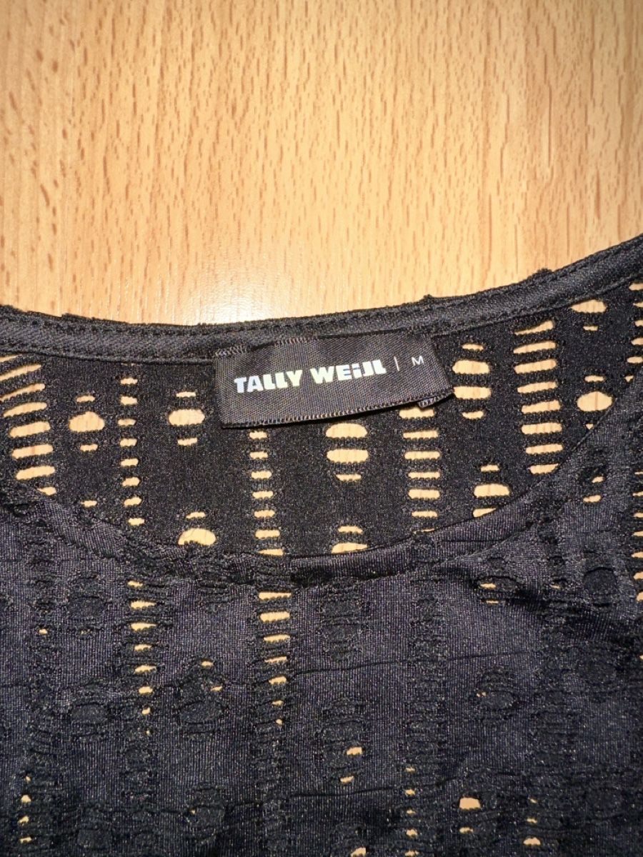 Top: Schwarzes Longsleeve, Grösse M – Nuovo (secondo la descrizione) da Betschwanden venduto da _janinee_ 1