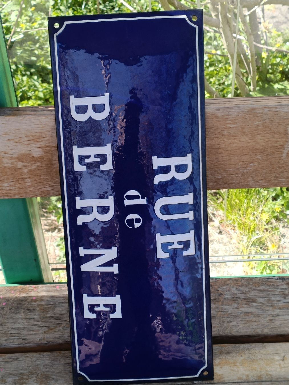 Insegne: Massives original Emaille Strassen Schild Rue de Berne – Usato da Brugg AG venduto da Ente015 1