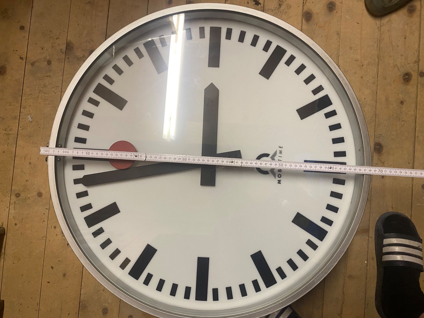 Orologi: Bahnhofsuhr Mobatime – Difettoso da Dozwil venduto da Bach_4 4