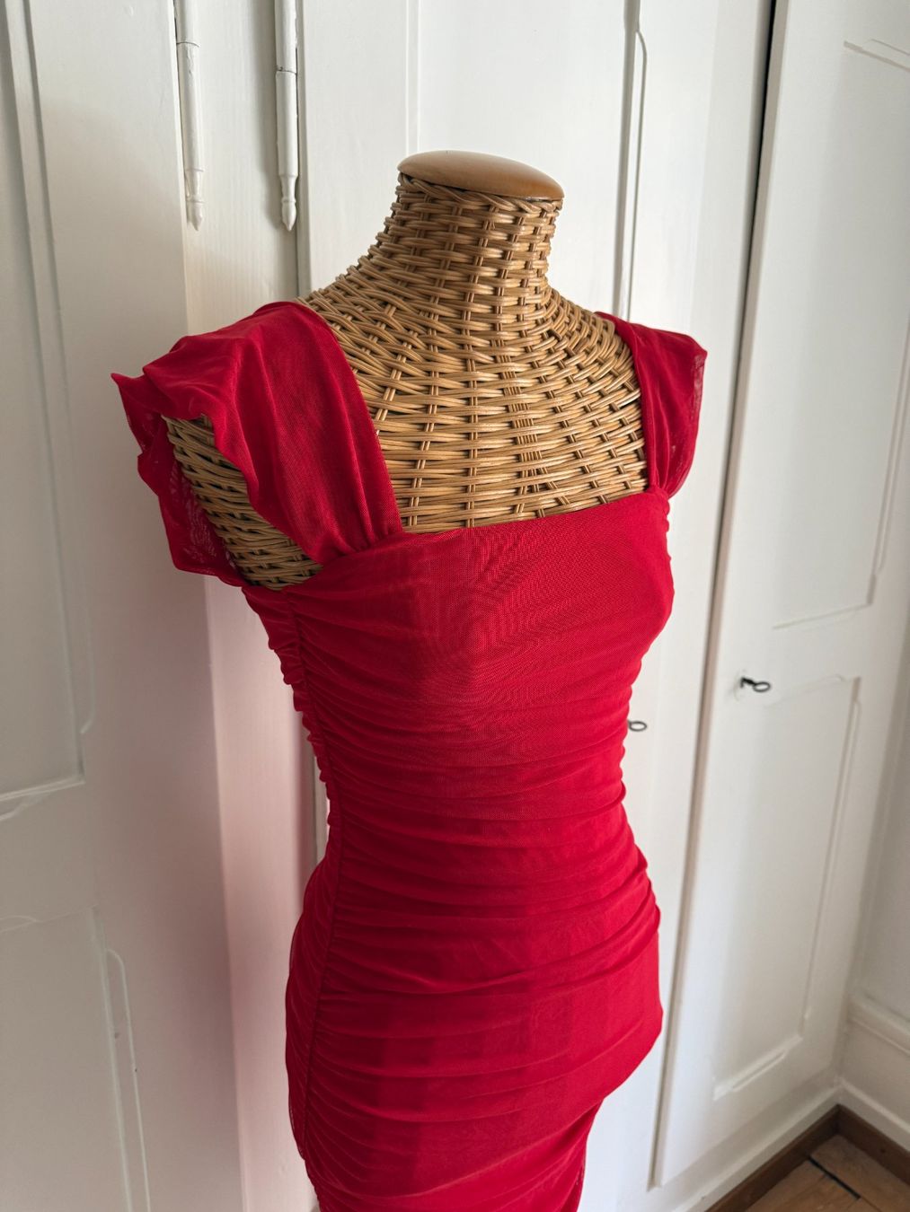 Kleider: Schlauchkleid rot gerafft S – Gebraucht aus Zürich von Diazaio 1