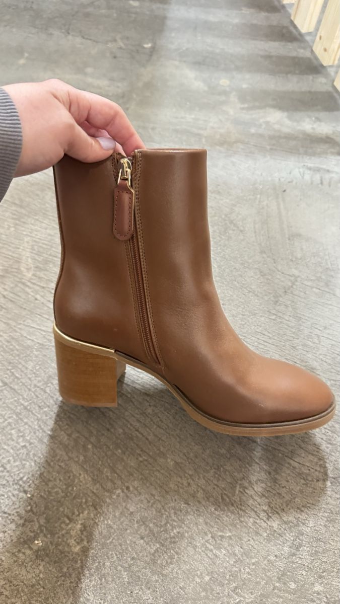 Tommy Hilfiger Scarpe da donna: New leather tommy hilfiger boots – Nuovo e nell'imballaggio originale da Zürich venduto da Violetx 2