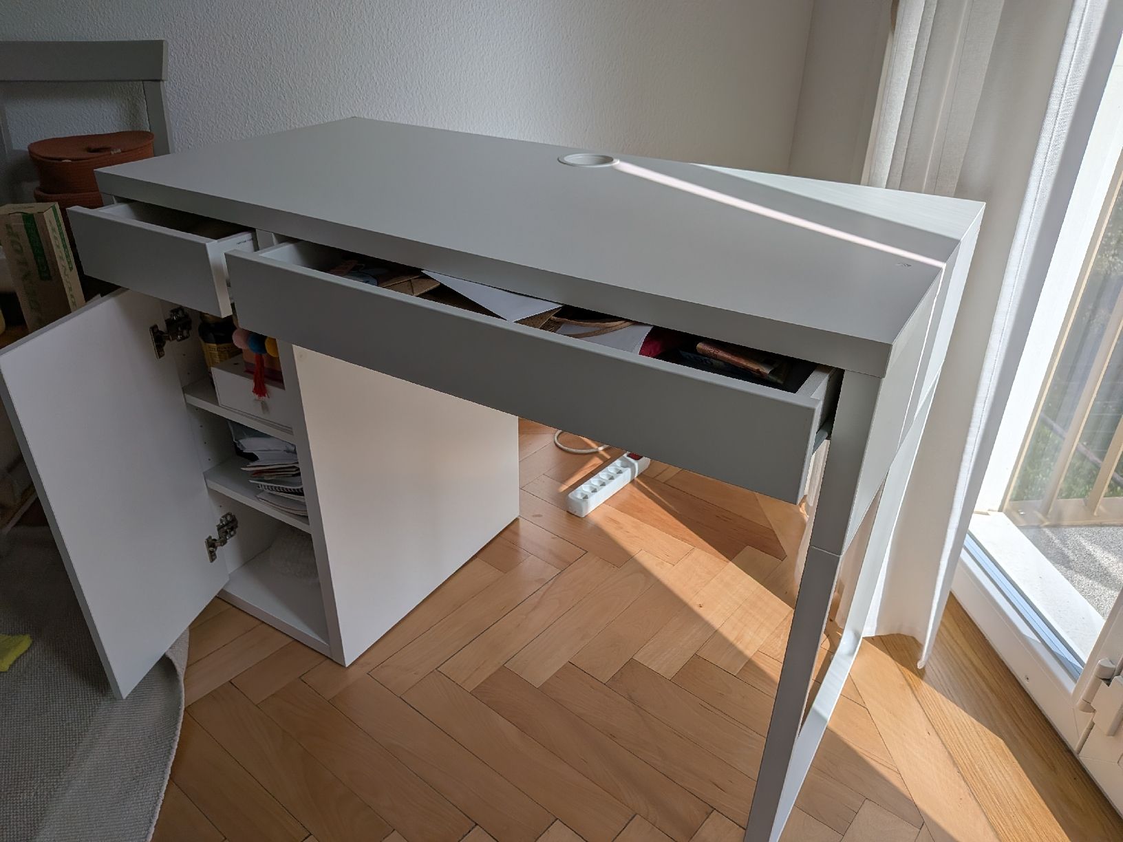 Scrivanie: MICKE desk and ELDBERGET / MALSKÄR chair combo – Usato da Zürich venduto da roman_aliaskarov 2
