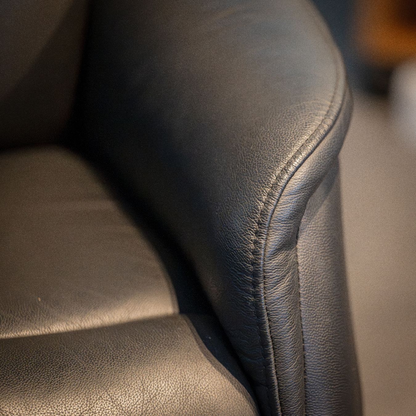 Fauteuils: Relaxsessel elektrisch aus echtem Leder mit Aufstehhilfe – D'occasion à Pieterlen par Tollot 6