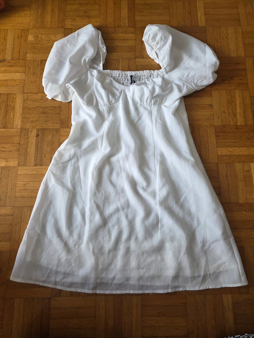 Vestiti: 3 Kleider Gr. 40 – Usato da Basel venduto da grandfamily 3