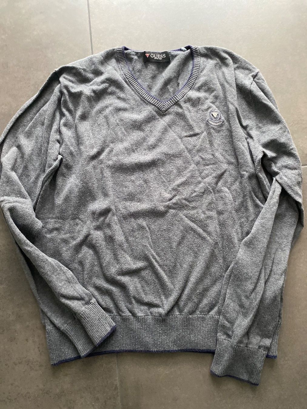 Guess Pullover & Sweatshirts: Guess pull taille M – Gebraucht aus Delémont von Ma_LoU.01
