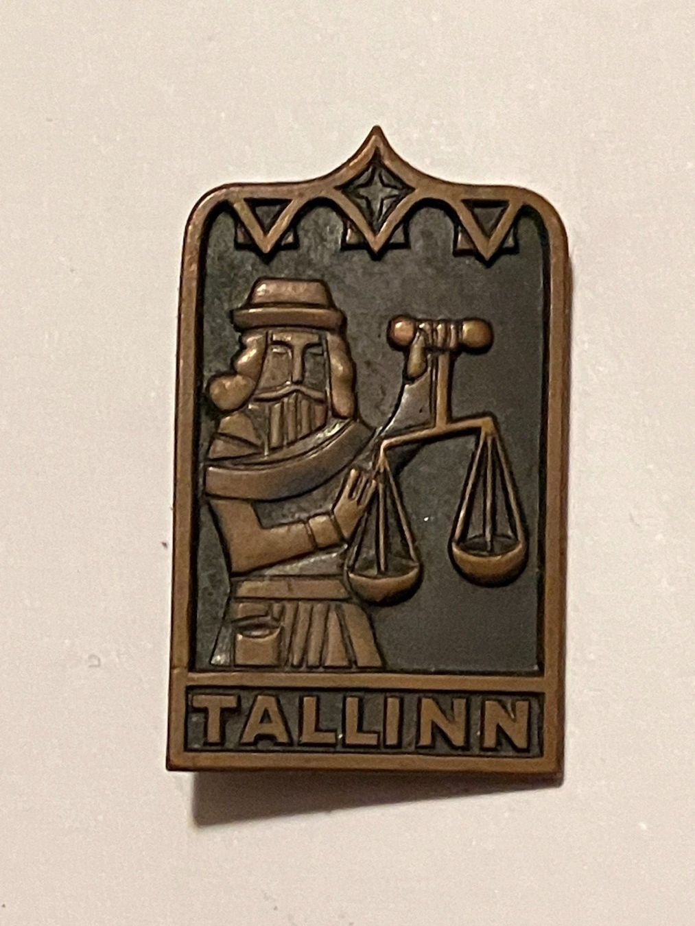 Plaketten & Abzeichen: 1 Anstecknadel Tallinn – Gebraucht aus Basel von djwwpp