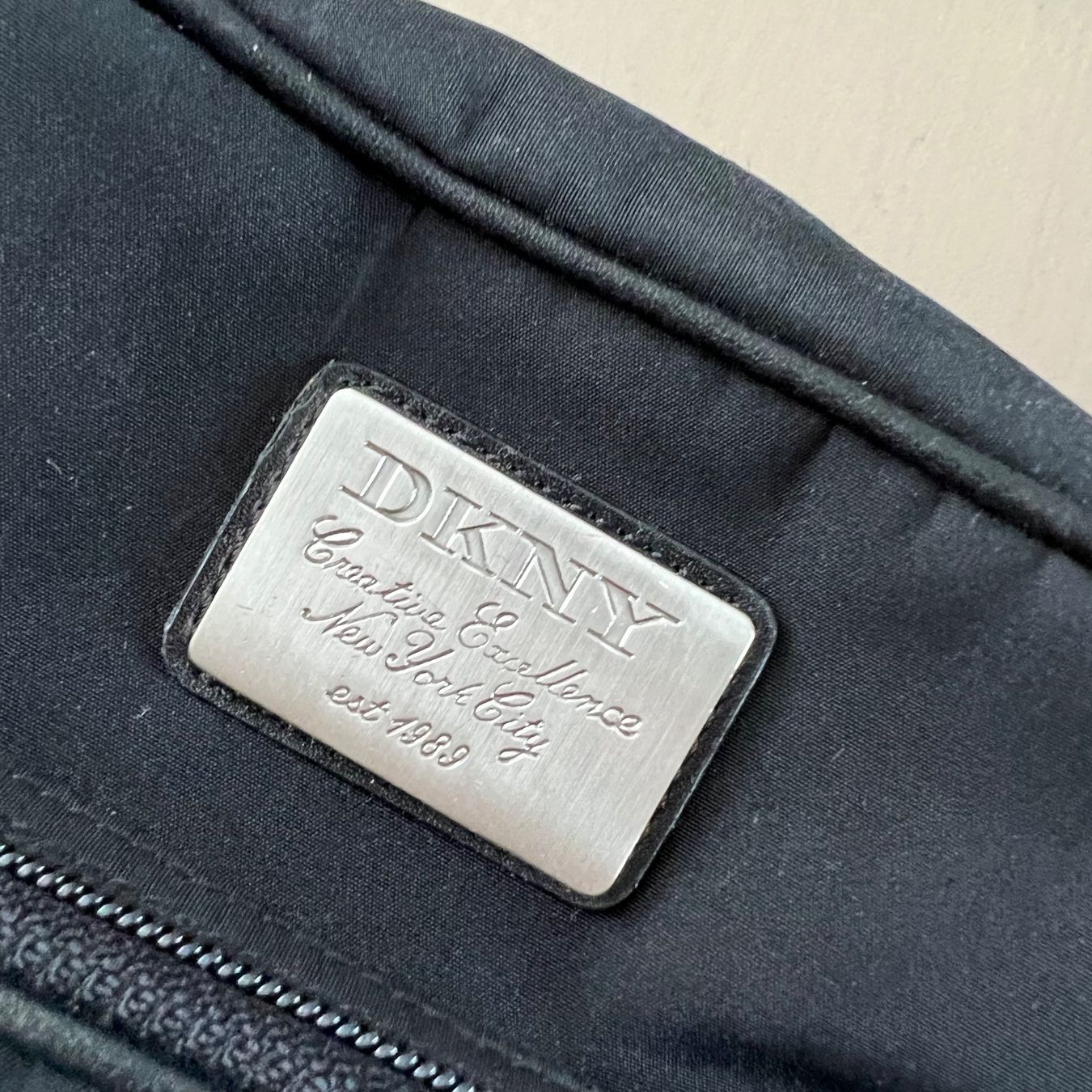 DKNY Borse da donna: DKNY Umhängetasche 🖤 – Usato da Zürich venduto da ClosetQueen 2