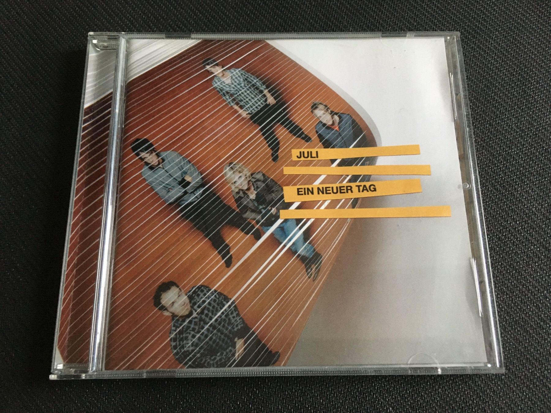 CD: Juli - Ein neuer Tag -CD- – Usato da St.Gallen venduto da MedienJoe