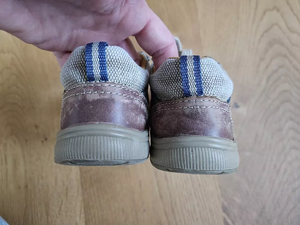 Scarpe per ragazzi: Schuhe Gr. 24 – Usato da Buttwil venduto da Bezzy1 1