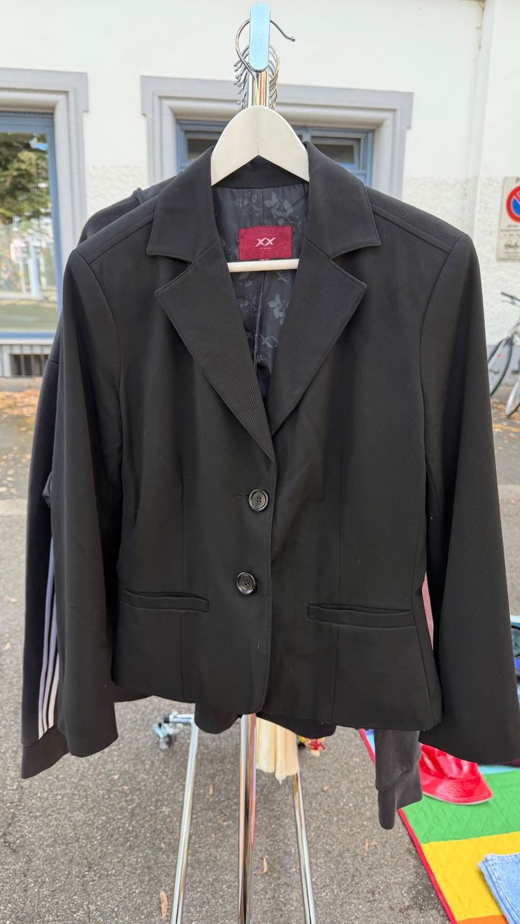 Jacken: Schwarzes Damen Jackette Grösse 38 – Gebraucht aus Basel von annakati