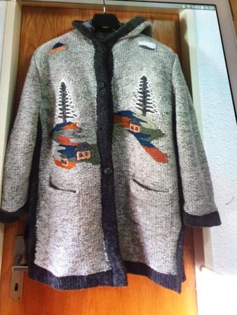Grauer Wollmantel