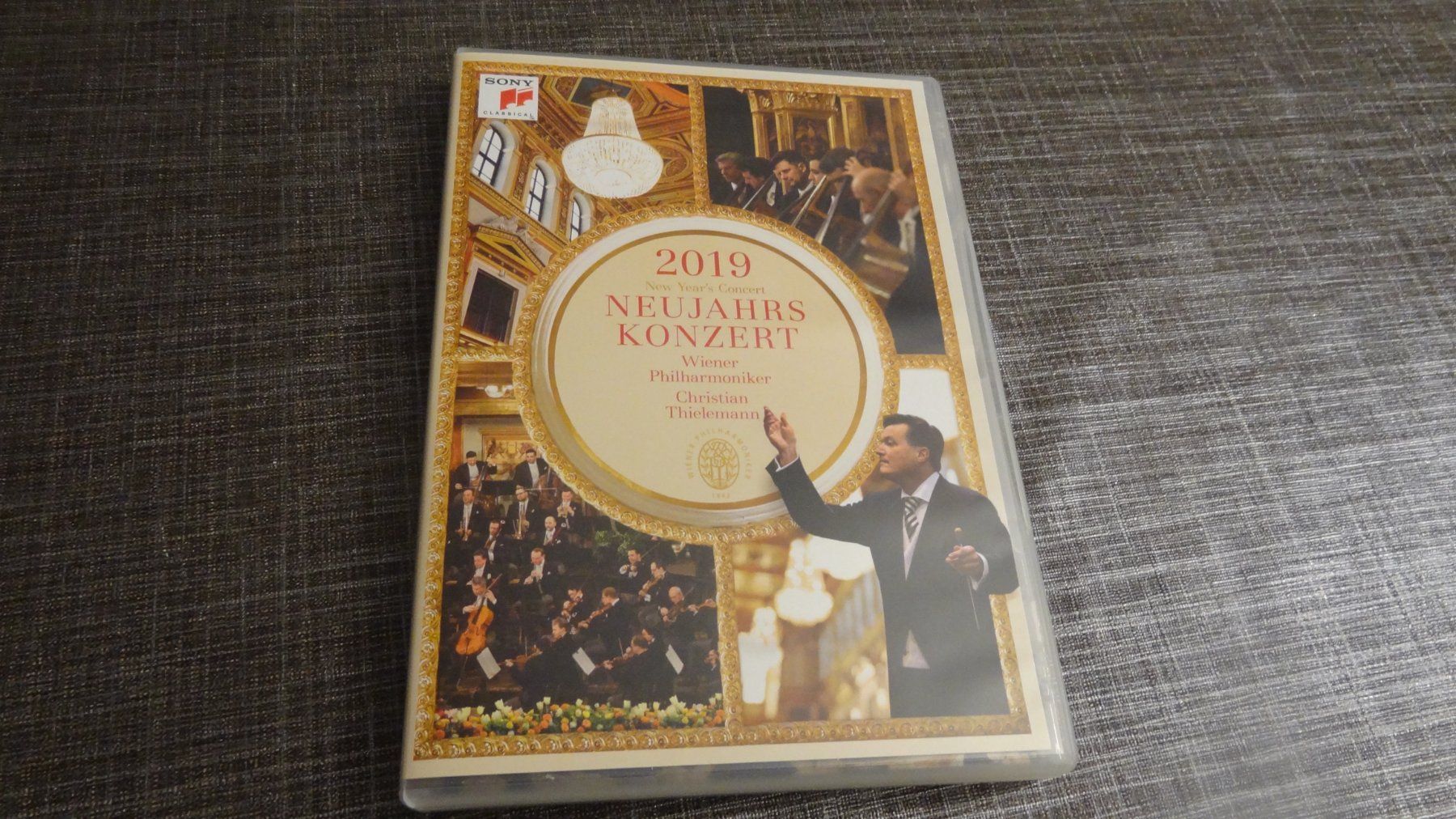 Tutti i DVDs: Neujahrskonzert 2019 DVD – Usato da Olten venduto da Disc-Ausverkauf