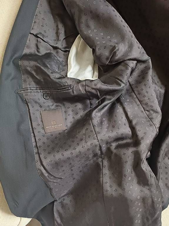 Hugo Boss Completi: NEUwertig: BOSS Herren Anzug, Gr. 94 grau anthrazit – Nuovo (secondo la descrizione) da Solothurn venduto da happema 2