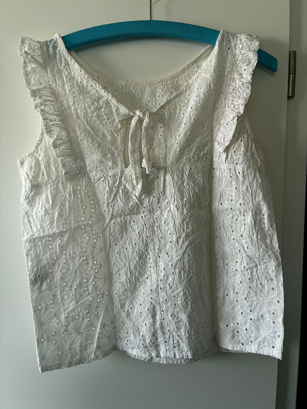 Top: Haut blanc – Usato da Riaz venduto da cam_x5xs 1