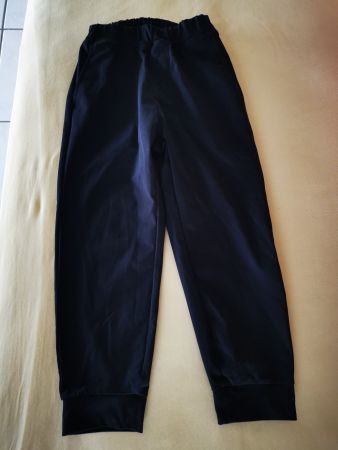 Pantalon sport noir confortable, taille 110 « AIRism »
