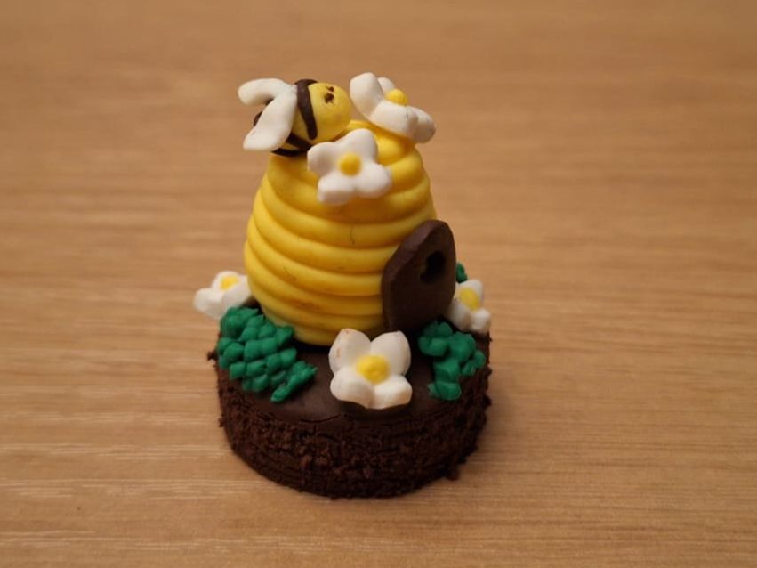 Case e mobili per bambole: Handmade Honig Torte Set, Bienenstich Törtchen – Nuovo (secondo la descrizione) da Zürich venduto da HandmadeTinyFood 5