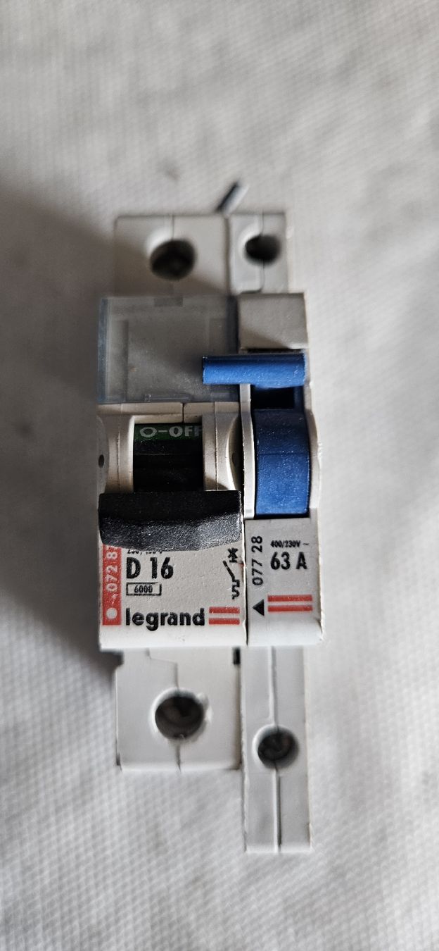 Legrand Componenti elettronici: Legrand Leitungsschutzschalter D16 – Usato da Baar venduto da Vel...Baar45