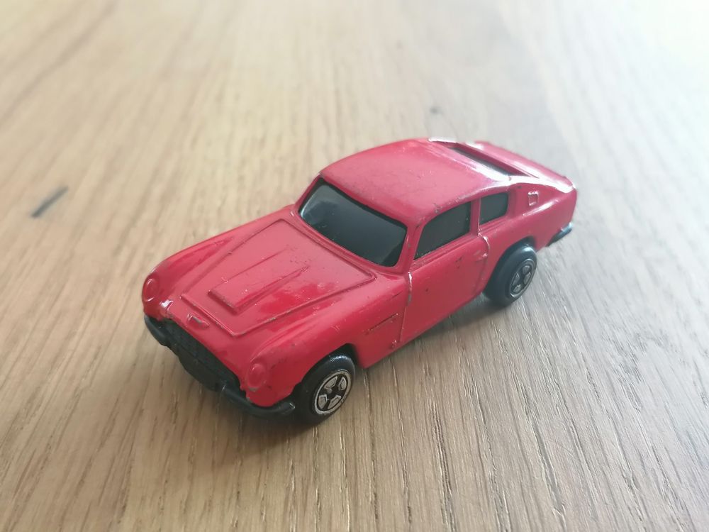 Corgi - Aston Martin DB6 1