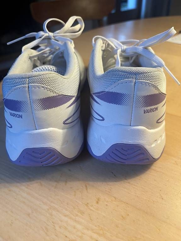 Scarpe da donna: Turnschuhe 38  – Usato da Windisch venduto da pagbfrs 1