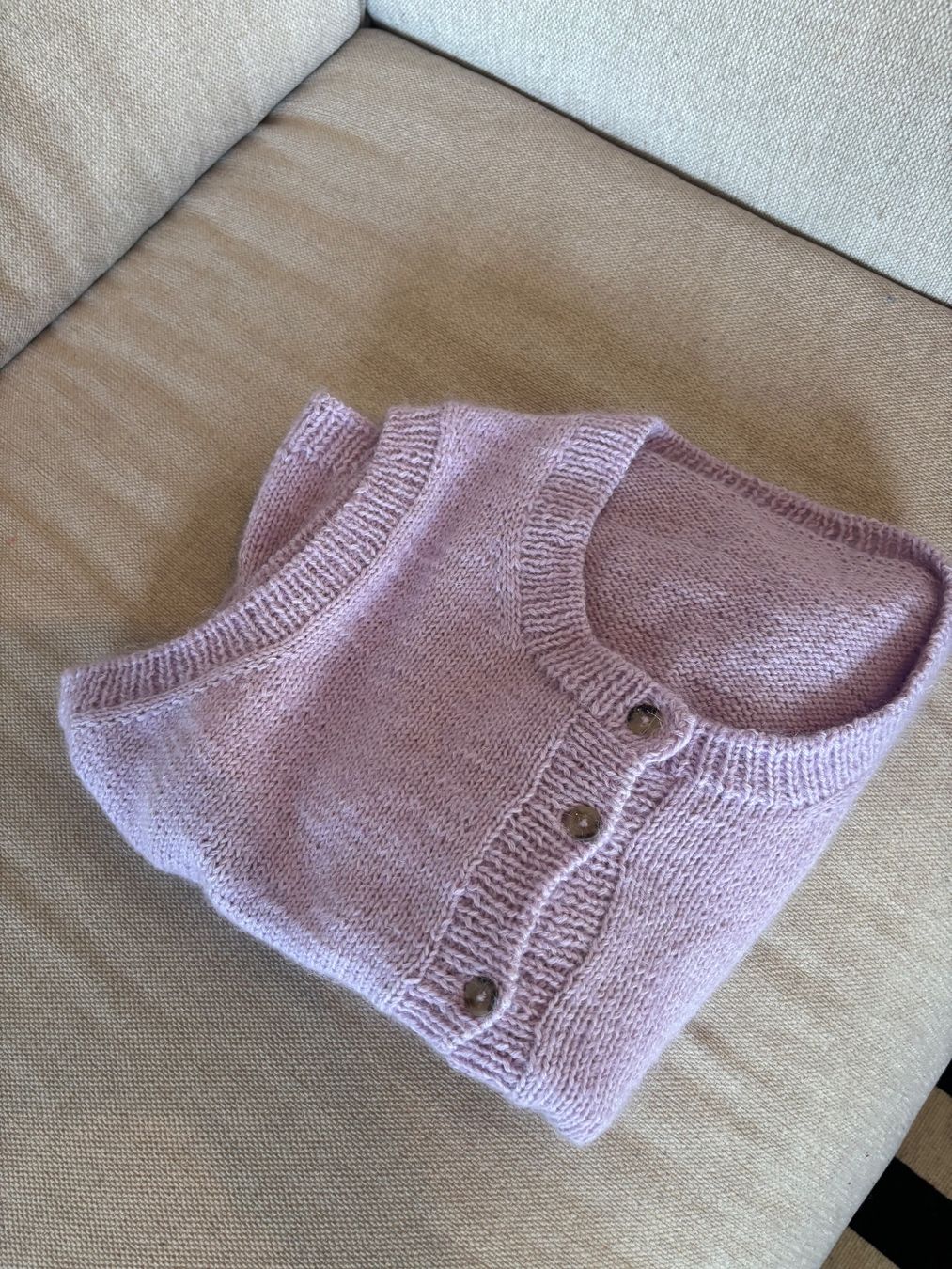 Pulls & Sweat-shirts: Handgestrickte lila Veste – Neuf (Voir description) à Winterthur par drande 3