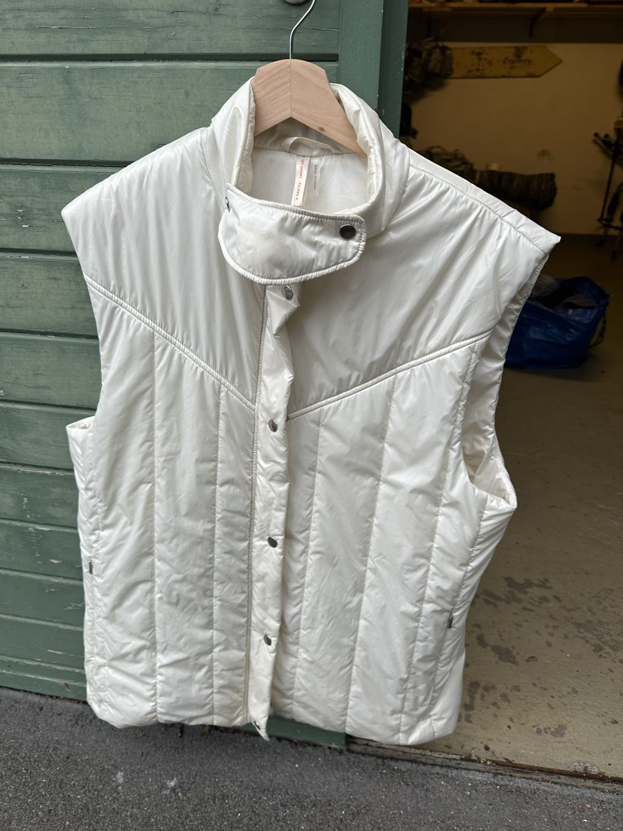 Gilet & Giacche senza maniche: Filippa K Indie Nylon Vest – Nuovo (secondo la descrizione) da Engelberg venduto da ida_rrm8 1