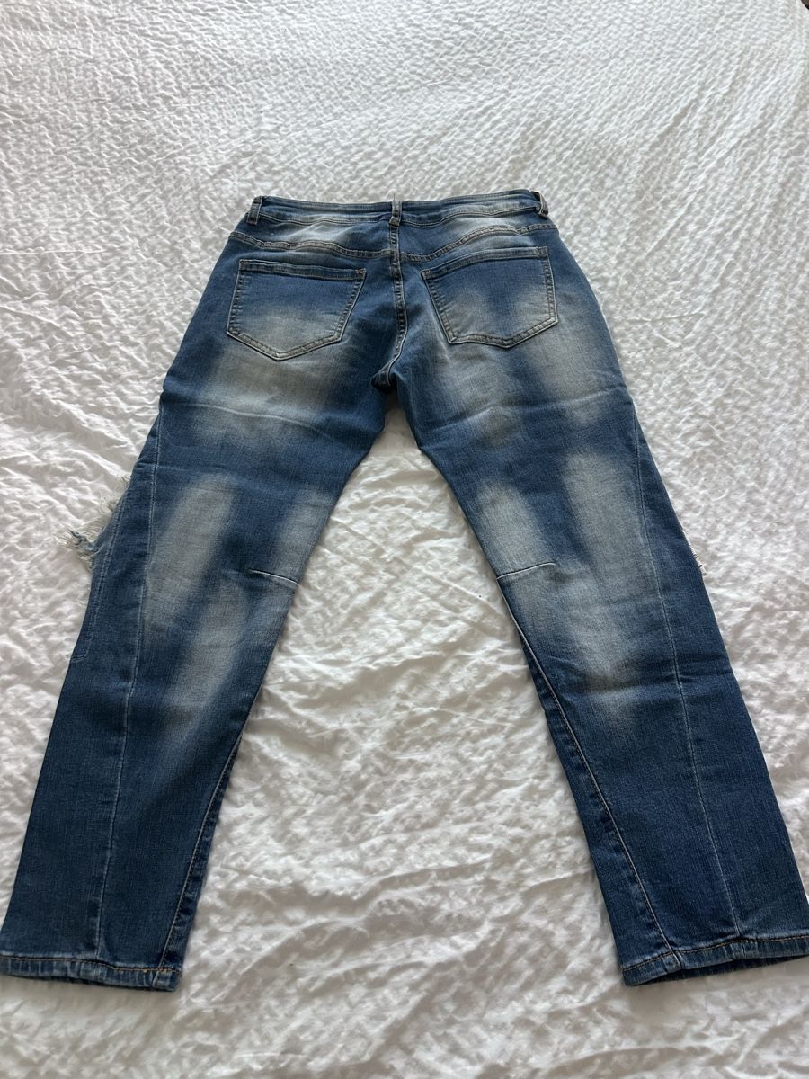 Jeans: Jeans mit Comic-Patches / Destroyed Look Gr. S – Usato da Winterthur venduto da celine_benz 3