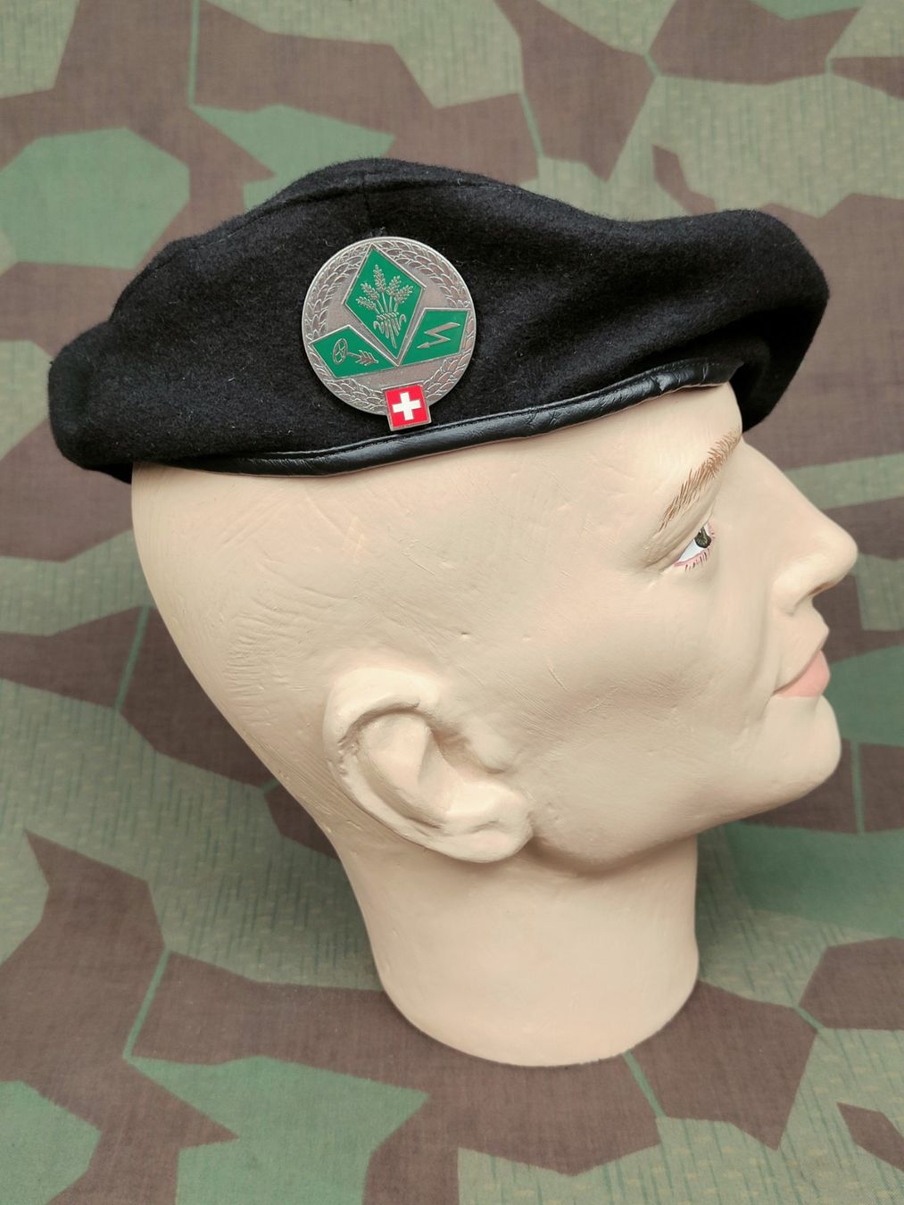Schweizer Armee Uniformi: Béret Ord. 1972, Versorgungsschule Bern 73/273 – Usato da Bauma venduto da SwissMilitaria 2