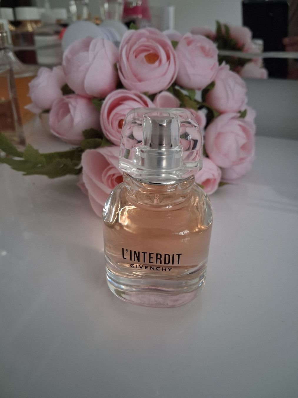 Givenchy Profumi & Eau de Toilette: Parfum cheveux  L'Interdit givenchy 35 ml – Nuovo (secondo la descrizione) da Lausanne venduto da ori_5krs