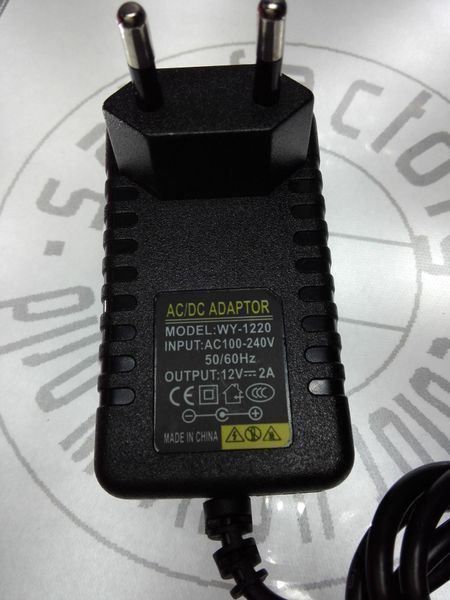 Componenti elettronici: Netzteil 240/12V, 2A, 5.5x2.1mm DC – Nuovo (secondo la descrizione) da Luzern venduto da Salefactory 1